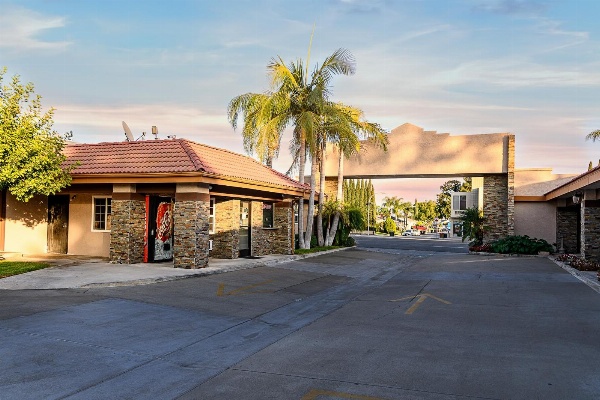 Hyland Motel Brea image 8